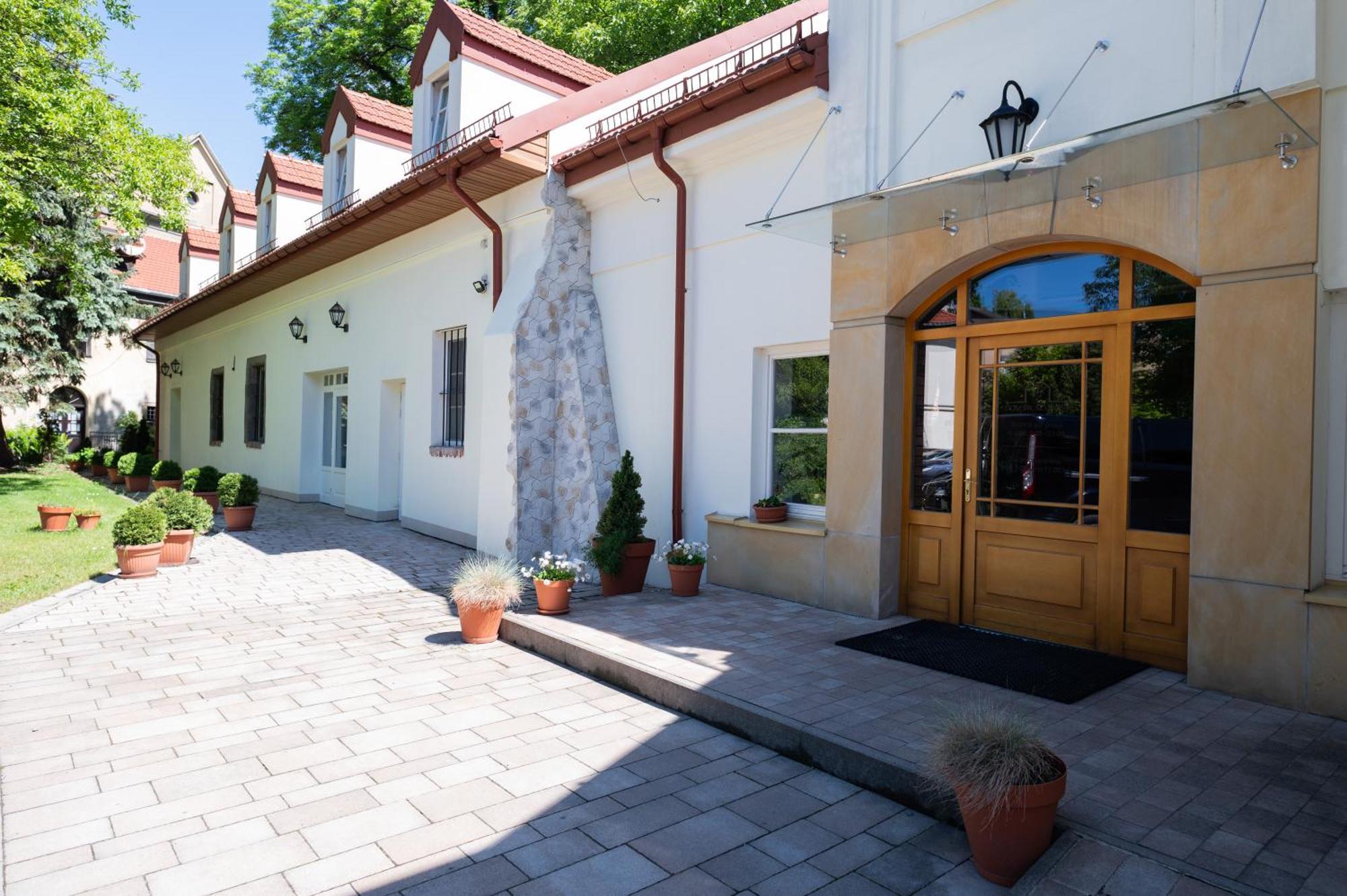 Pokoje Goscinne Dom Sw. Szymona Krasków Εξωτερικό φωτογραφία